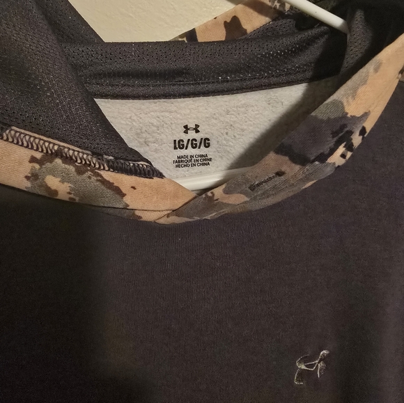 Under armoyr camo hoodie - Picture 3 of 3